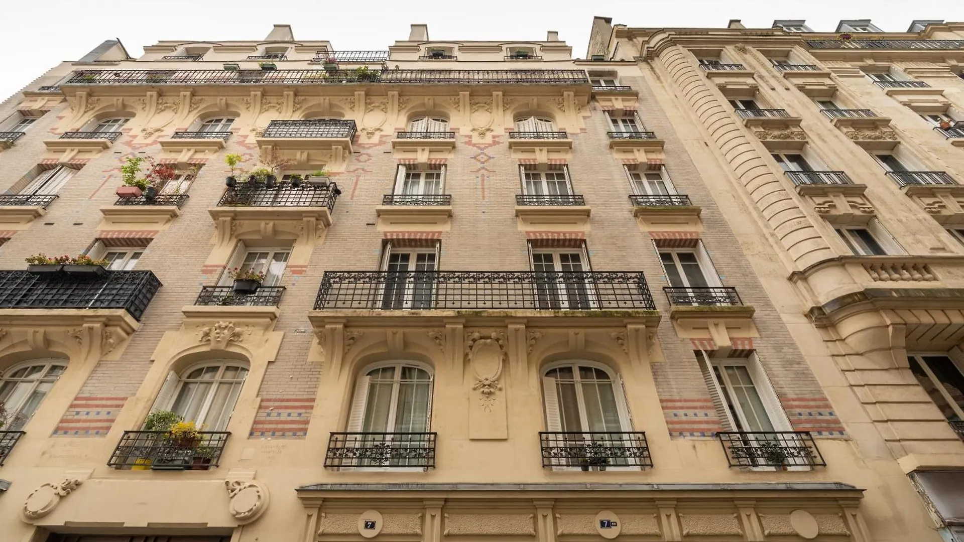 Chic 1Bd Apartment With Balcony Picpus Paris France